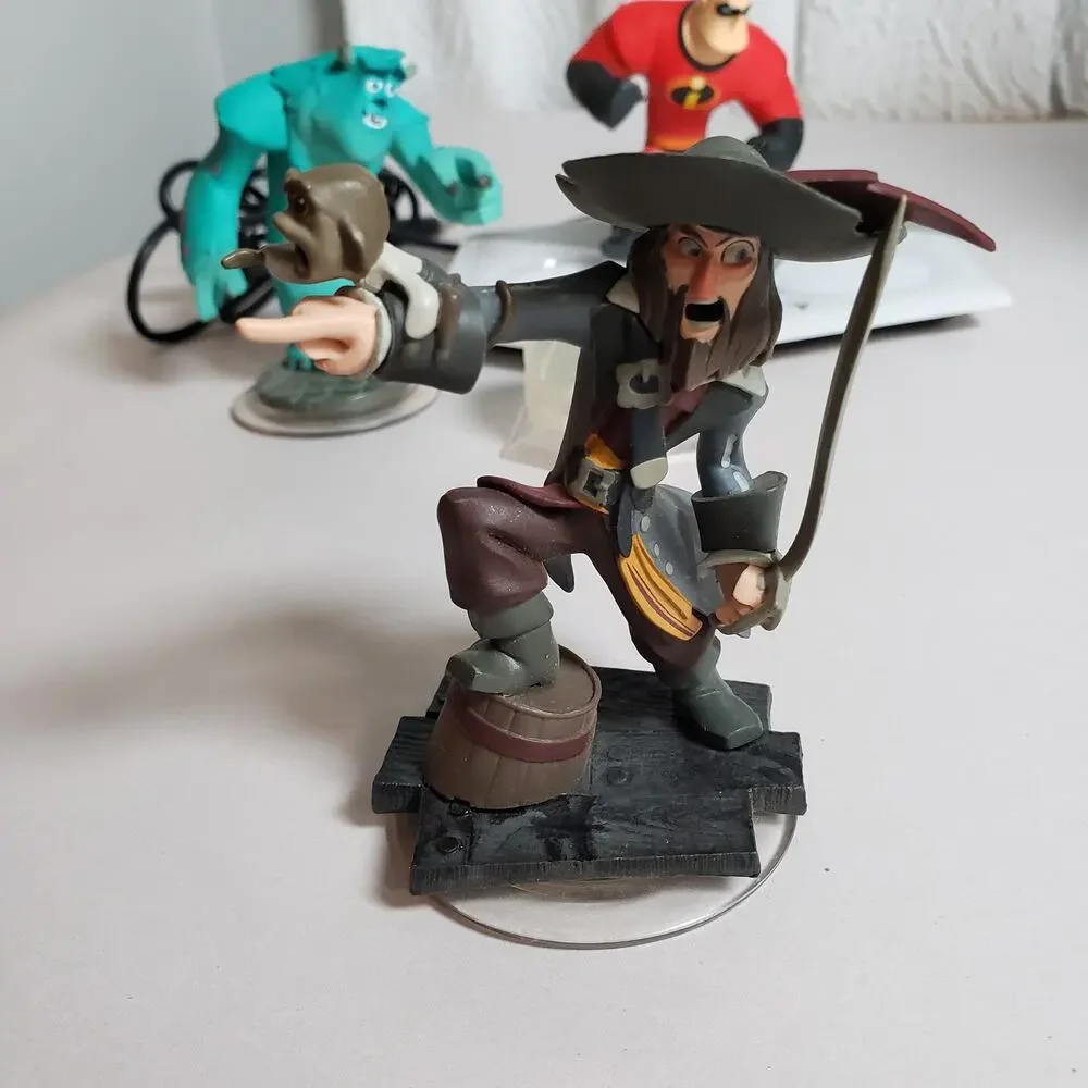 Disney Infinity Starter Pack Figures & Base Play Set Sully Mr. Incredible Pirate